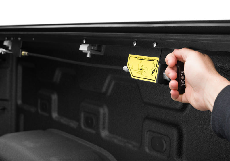 Roll-N-Lock 2019 Chevy Silverado 1500 68-3/8in E-Series Retractable Tonneau Cover RNLRC223E