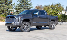 Load image into Gallery viewer, 69-52330_tundra_capstone_lifestyle-21.jpg