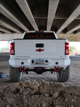 Load image into Gallery viewer, ici-alumilite-bumper-rbm95chn-lifestyle3.jpg