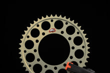 Load image into Gallery viewer, Renthal 25+ Yamaha MT-07/ 2026YZF-R7/ Tracer 7 Rear Hard Anodized CW - 520-44P
