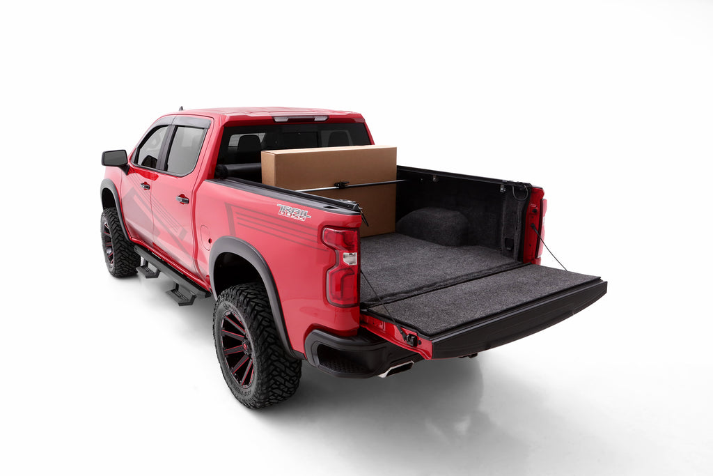 Lund_Ratcheting_Cargo_Bar_Chevy_Silverado_607002_lifestyle.jpg