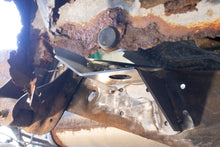 Load image into Gallery viewer, Rust Buster 1988-1998 Chevrolet &amp; GMC C/K 1500 &amp; 2500 Bed and Cab Mount Brackets RB7306