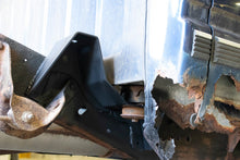 Load image into Gallery viewer, Rust Buster 1988-1998 Chevrolet &amp; GMC C/K 1500 &amp; 2500 Bed and Cab Mount Brackets RB7306