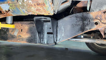 Load image into Gallery viewer, Rust Buster 1988-1998 Chevy &amp; GMC C/K 1500/2500 Mid Cab Mount (Small) RB7310