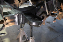 Load image into Gallery viewer, Rust Buster 1999-2006 Chevy &amp; GMC 1500 Radiator Core Support Cab Mounts RB7323