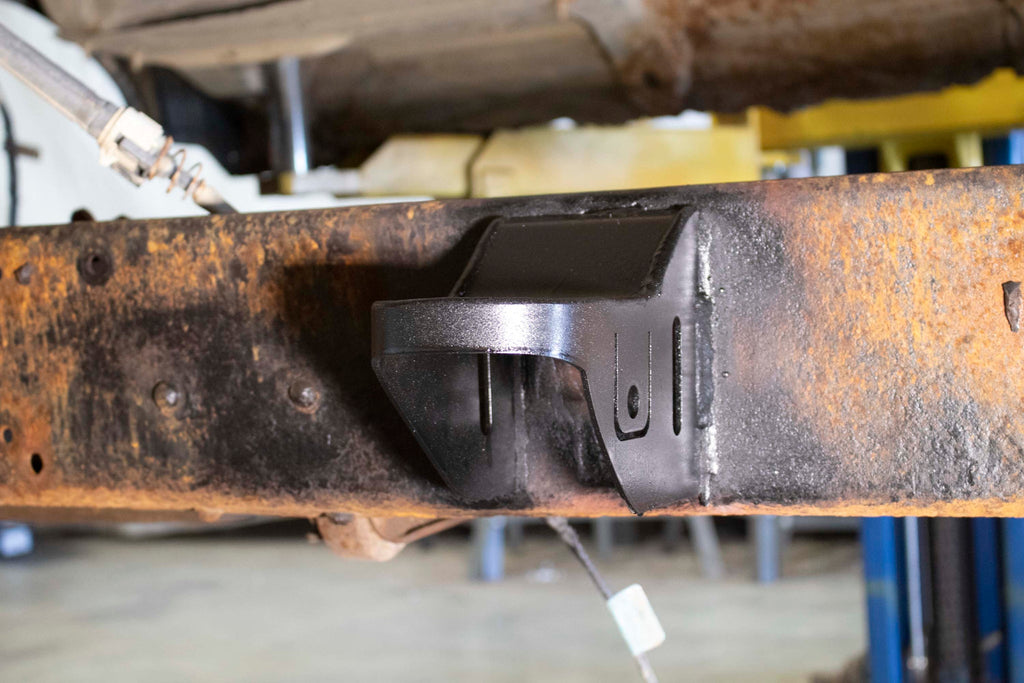 Rust Buster 1999-2013 Chevy Silverado & GMC Sierra 1500/2500 Front Cab Mount RB7324