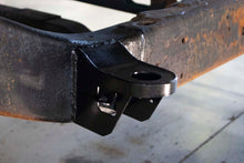 Load image into Gallery viewer, Rust Buster 1999-2013 Chevy Silverado&amp; GMC Sierra Center Cab Mount RB7325