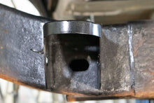 Load image into Gallery viewer, Rust Buster 1999-2013 Chevy Silverado&amp; GMC Sierra Center Cab Mount RB7325