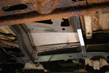 Load image into Gallery viewer, Spare Tire Plate Mounting Plate For Avalanche/Suburban/Yukon Rust Buster Frameworks