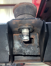 Load image into Gallery viewer, Rust Buster 2004-2012 Chevy Colorado &amp; GMC Canyon Center Cab Body Mount RB7508