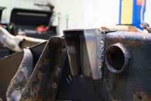 Load image into Gallery viewer, Center Bed Mount For 2001-2010 GM Pickups Rust Buster