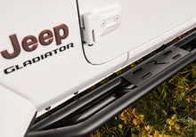 Load image into Gallery viewer, Rampage_Trailcrawlerstep_JeepGladiator_88736_closeup.jpg