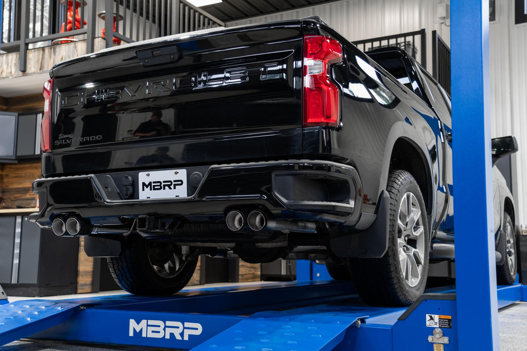 3.0 inch Cat-Back 2.5 inch Dual Split Rear Quad Carbon Fiber Tips 4.0 inch OD 19-23 Silverado/Sierra 1500 Dual Out MBRP