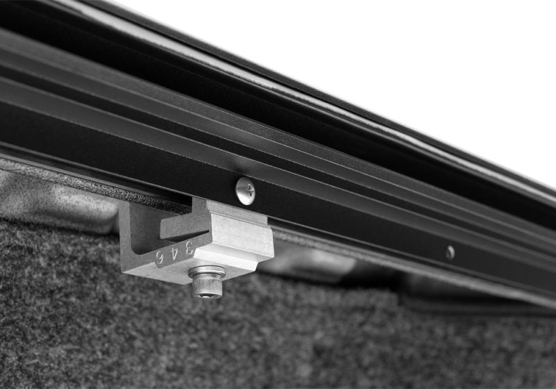 Roll-N-Lock 2019 Chevrolet Silverado 1500 60.5in Bed M-Series Retractable Tonneau Cover RNLLG223M