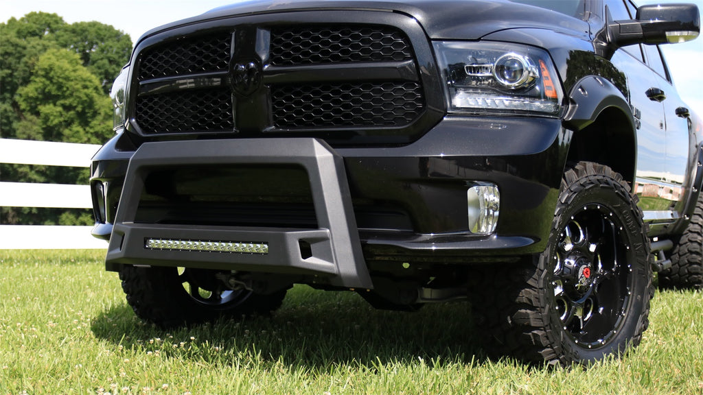 lund_revolutionbullbar_onvehicle_86521204.jpg